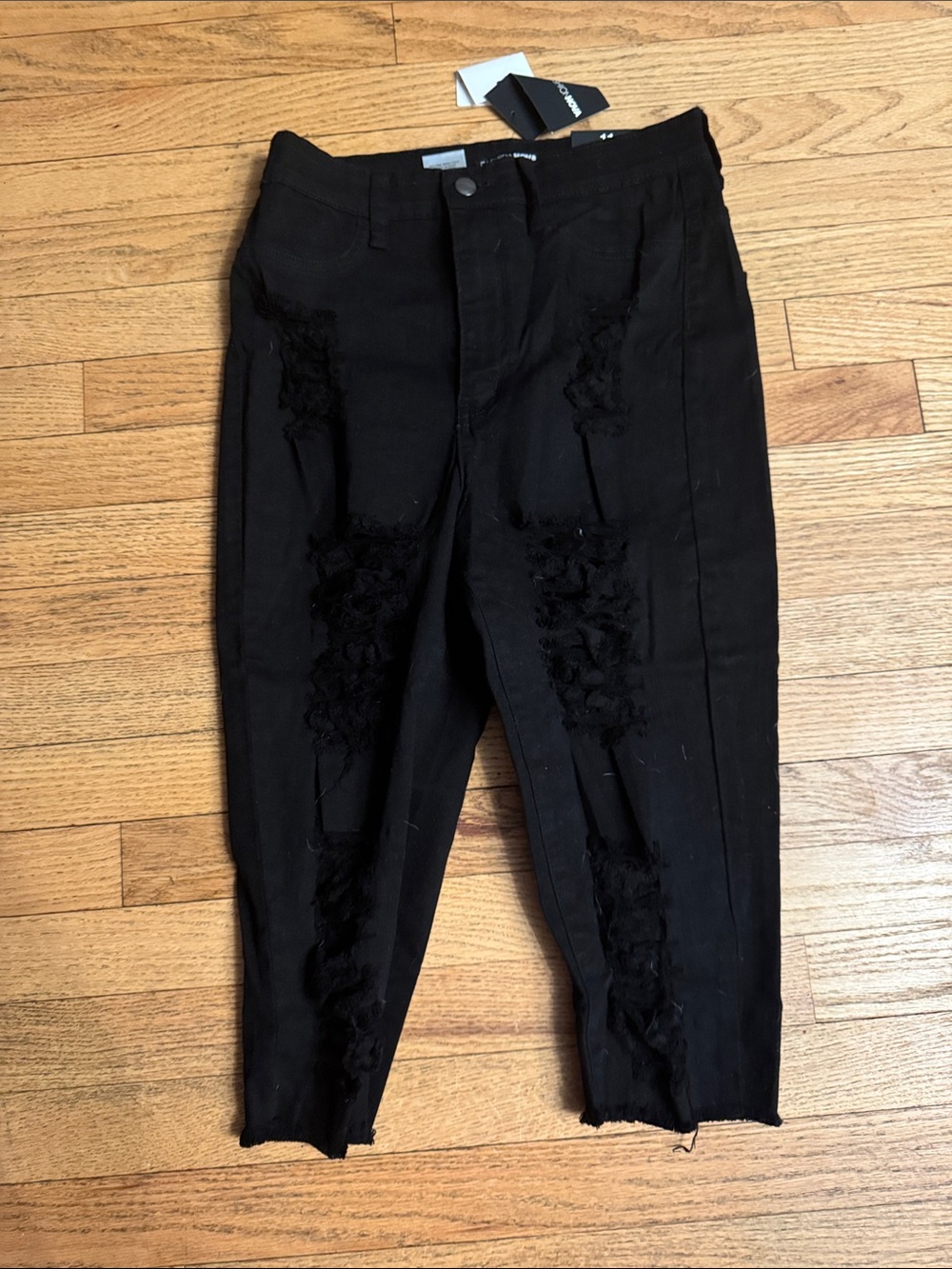 Black Distressed Woman’s cropped Pants